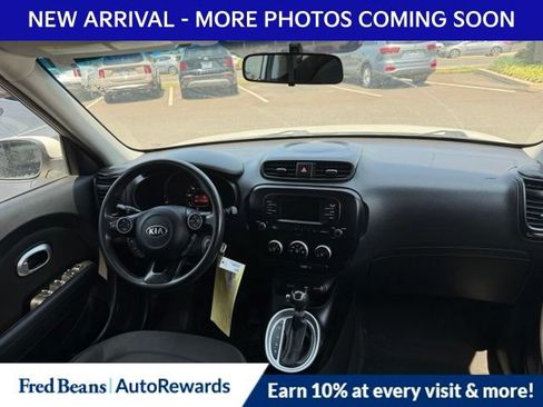 Used 2017 Kia Soul FWD image 11