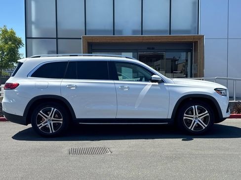 Used 2023 Mercedes-Benz GLS 450 4MATIC image 8
