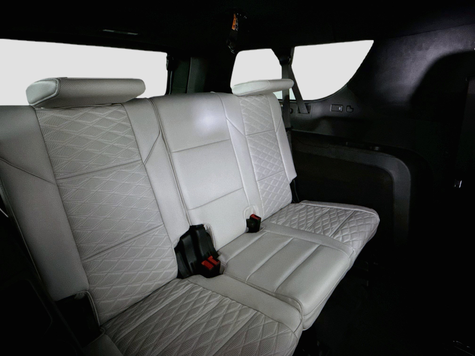 Used 2025 Cadillac Escalade ESV V w/ LPO, ONYX Package AWD/4WD image 31