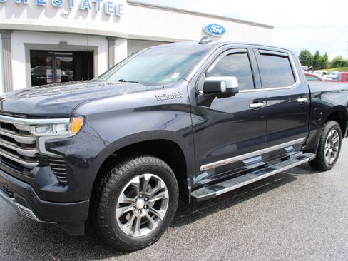Used 2022 Chevrolet Silverado 1500 High Country w/ Z71 Off-Road Package AWD/4WD image 2