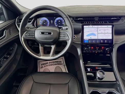 New 2025 Jeep Grand Cherokee Limited w/ Black Appearance Package image 22