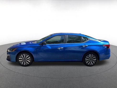 Used 2025 Nissan Altima 2.5 SV FWD image 9