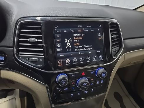 Used 2019 Jeep Grand Cherokee Limited AWD/4WD image 26