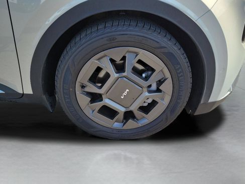 Used 2025 Kia Carnival SX FWD image 29