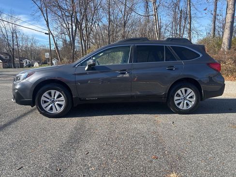 Used 2018 Subaru Outback 2.5i Premium image 2