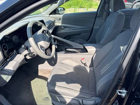 Used 2024 Hyundai Elantra SEL FWD image 19
