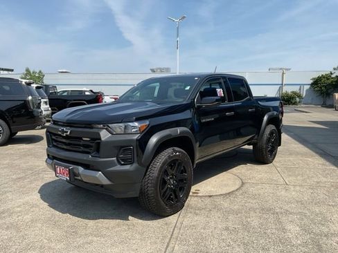 New 2025 Chevrolet Colorado Trail Boss w/ Midnight Edition image 3