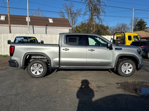 New 2026 GMC Sierra 1500 SLE image 2