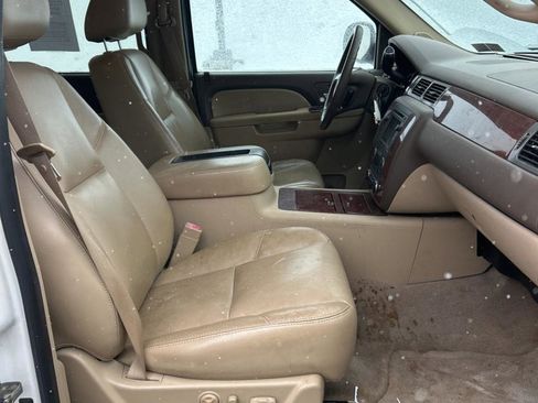 Used 2010 Chevrolet Avalanche LTZ image 7