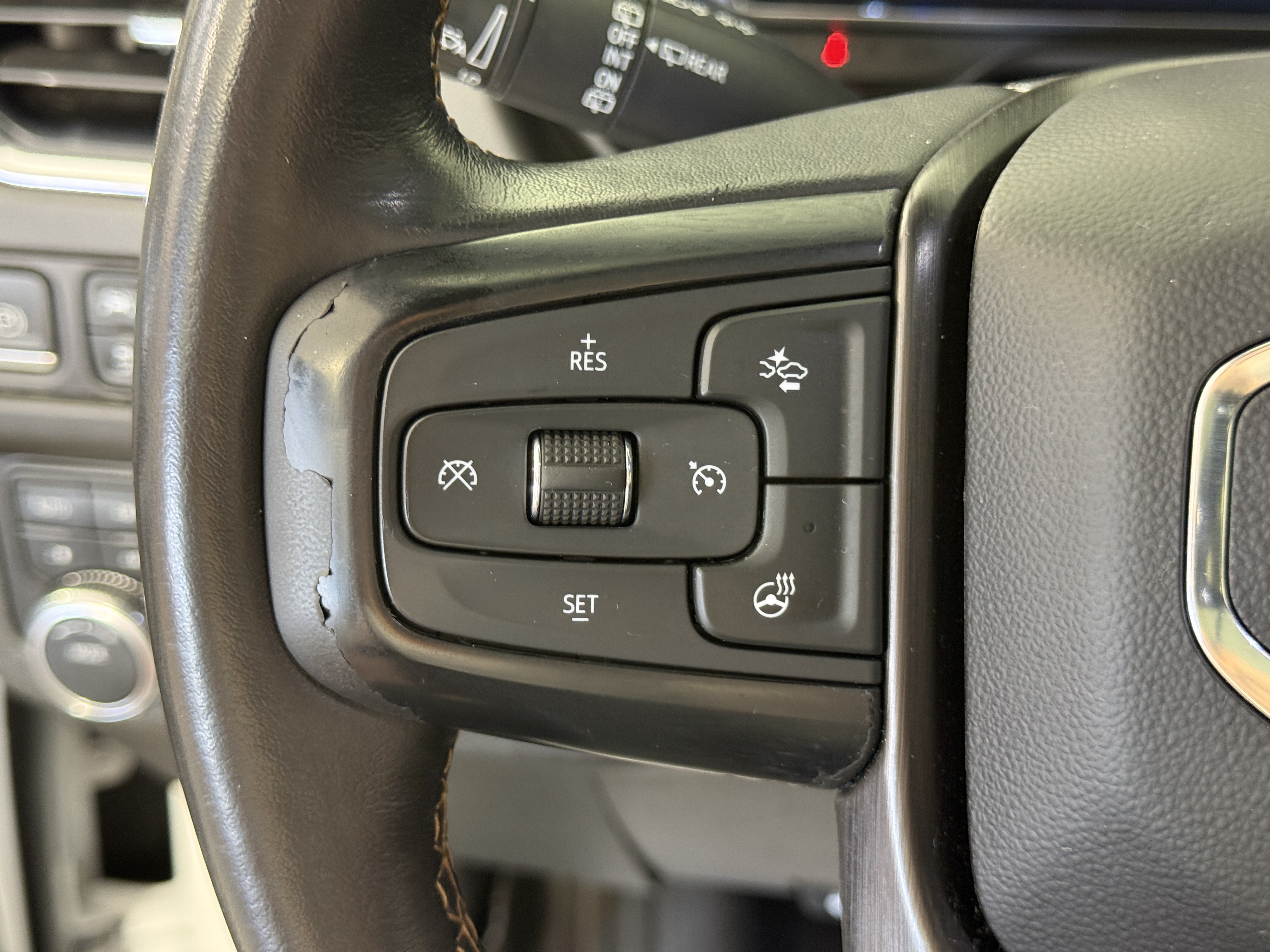 Used 2023 GMC Yukon AT4 w/ AT4 Premium Package AWD/4WD image 29