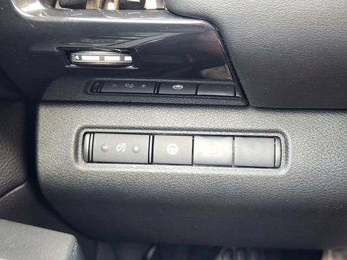 Used 2024 Nissan Pathfinder SV FWD image 25