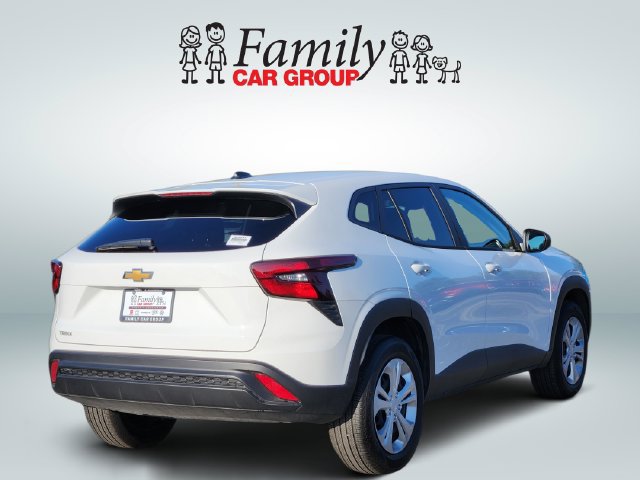 Used 2026 Chevrolet Trax LS FWD image 4
