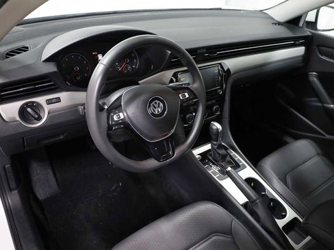 Used 2021 Volkswagen Passat 2.0T SE image 4