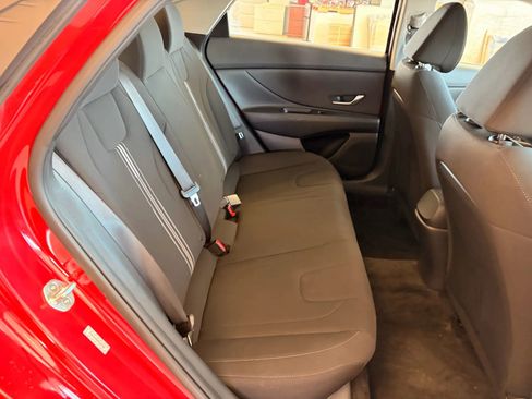 Used 2022 Hyundai Elantra SEL image 21