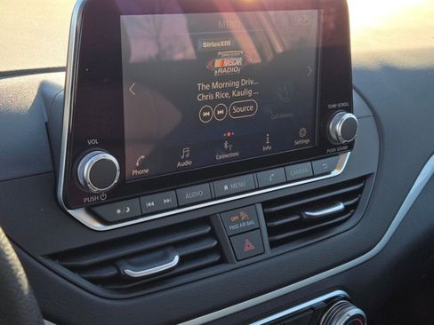 Used 2025 Nissan Altima 2.5 S image 22