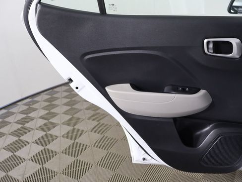 Certified 2024 Hyundai Venue SEL FWD image 21