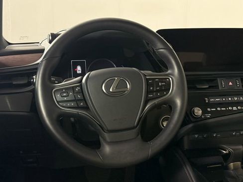 Certified 2025 Lexus ES 300h w/ Premium Package image 25