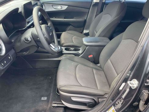 Used 2023 Kia Forte LXS w/ LXS Technology Package FWD image 12