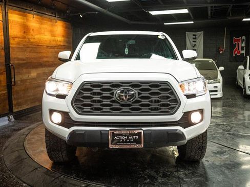 Used 2022 Toyota Tacoma TRD Off-Road w/ Technology Package image 4