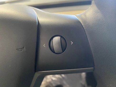 Used 2023 Tesla Model 3 Standard Range image 17