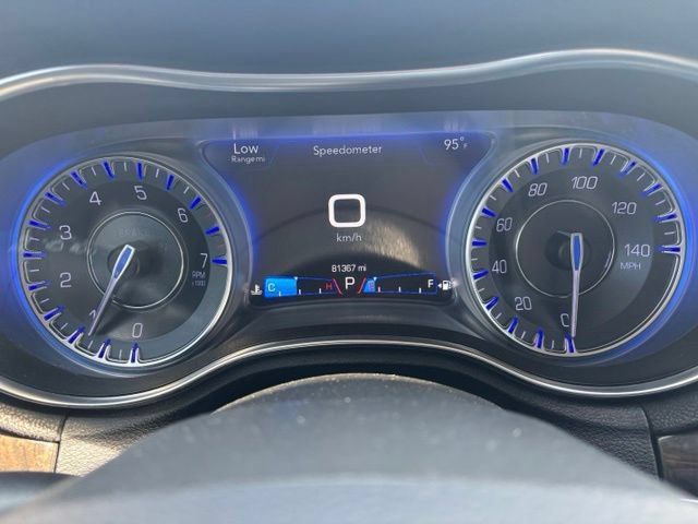 Used 2018 Chrysler 300 Limited AWD/4WD image 12