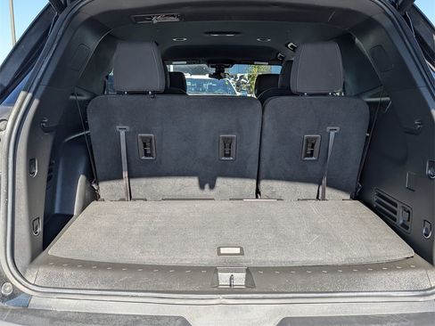Used 2023 Chevrolet Traverse LT image 29