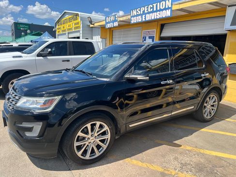 Used 2017 Ford Explorer Limited FWD image 3