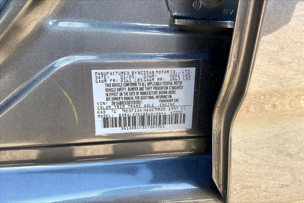 Used 2025 Nissan Sentra SV FWD image 32