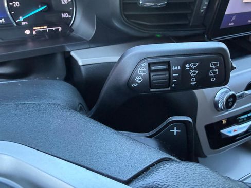 Used 2020 Ford Explorer XLT image 24