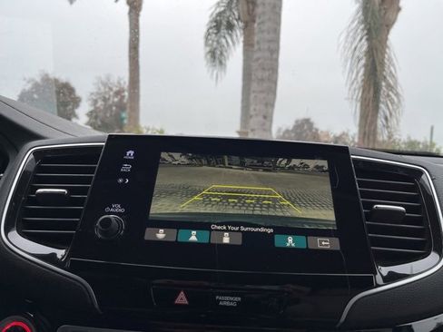 Used 2021 Honda Pilot Touring image 9