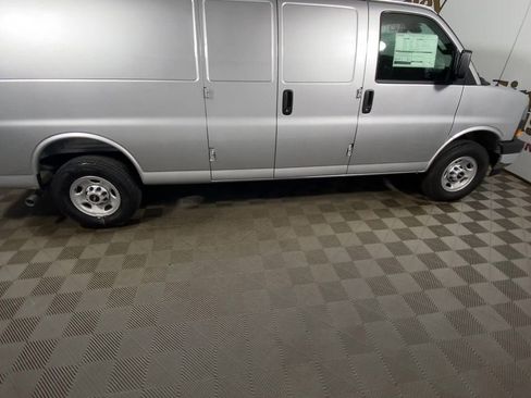 New 2026 GMC Savana 2500 Extended RWD image 9