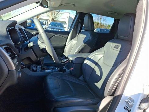 Certified 2021 Jeep Cherokee Latitude Lux w/ Comfort/Convenience Group image 24