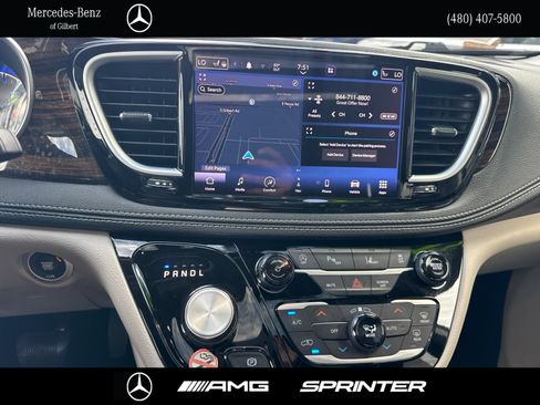 Used 2023 Chrysler Pacifica Limited FWD image 19