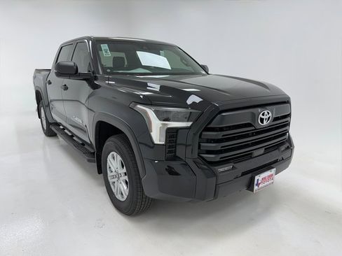 New 2026 Toyota Tundra SR5 w/ SR5 Convenience Package image 2