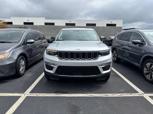 Used 2022 Jeep Grand Cherokee Limited w/ Luxury Tech Group II RWD image 6