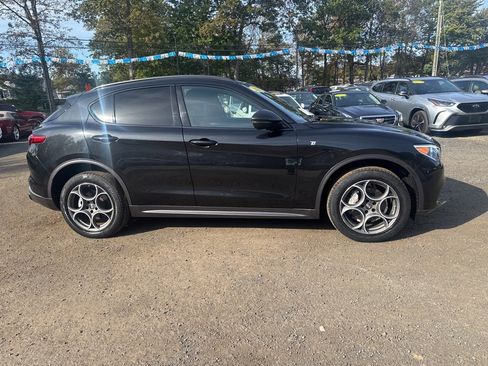 Used 2022 Alfa Romeo Stelvio Ti image 9
