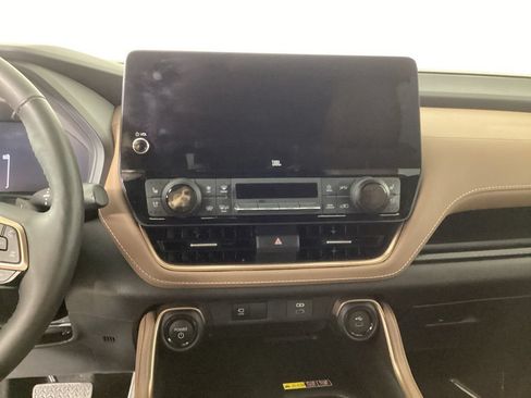 Used 2025 Toyota Grand Highlander AWD Hybrid image 16