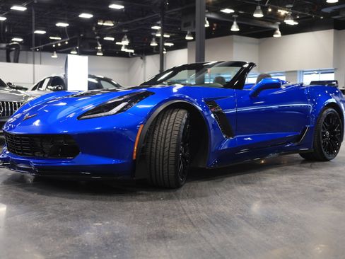 Used 2015 Chevrolet Corvette Z06 w/ 3LZ Preferred Equipment Group image 3