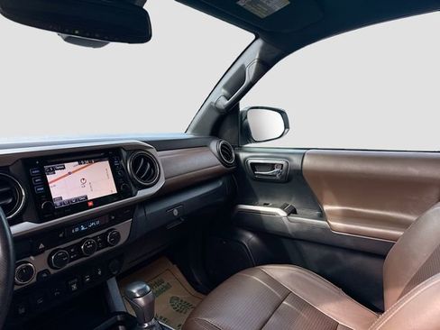 Used 2019 Toyota Tacoma Limited image 26