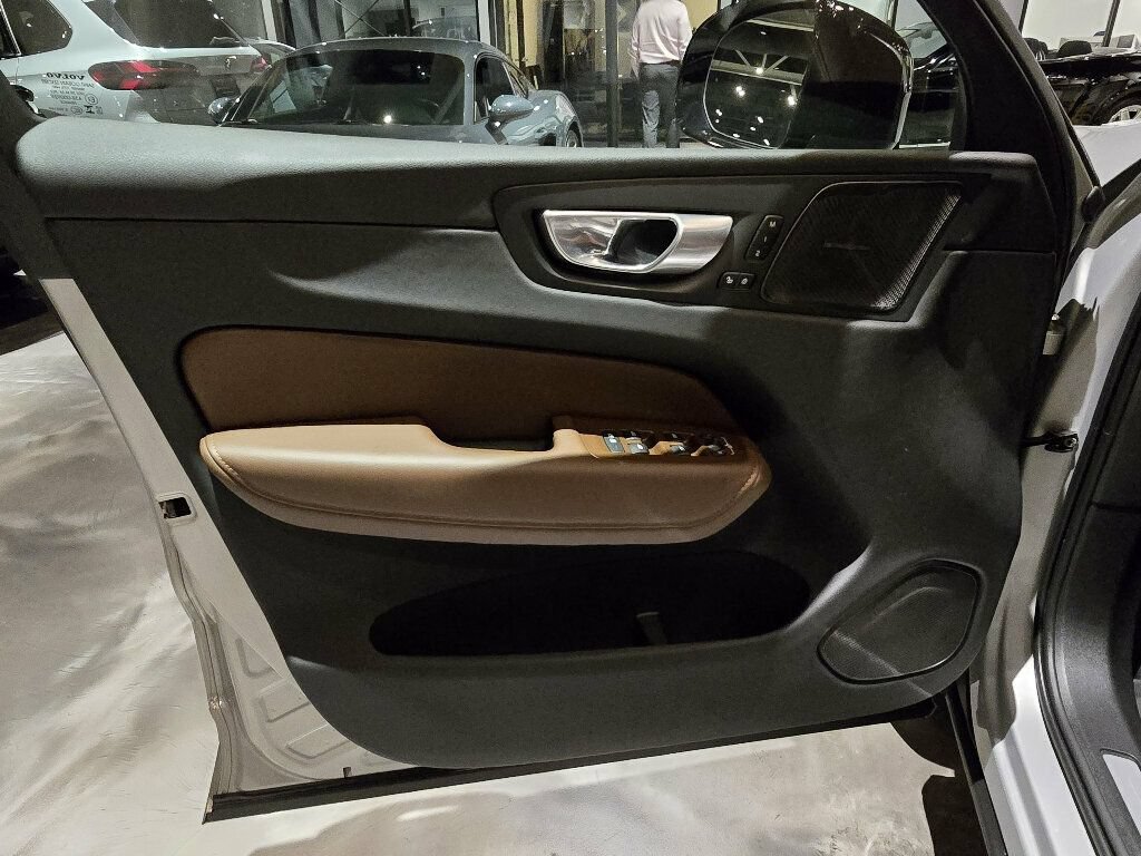 Used 2024 Volvo XC60 T8 Plus w/ Climate Package AWD/4WD image 10