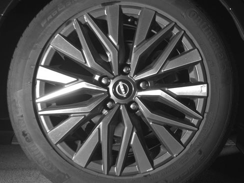 Used 2025 Nissan Altima 2.5 SV FWD image 15