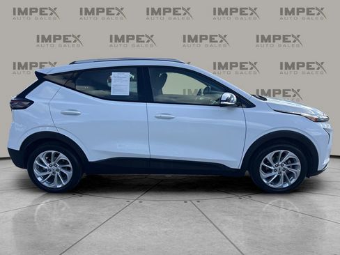 Used 2022 Chevrolet Bolt EUV LT w/ Driver Confidence Package image 6