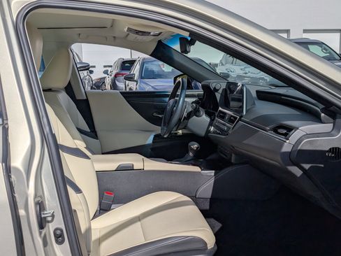 Certified 2022 Lexus ES 300h 300h image 11