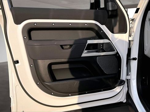 Used 2023 Land Rover Defender 110 S image 18