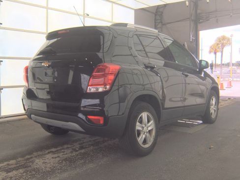 Used 2021 Chevrolet Trax LT w/ Premium Seat Package AWD/4WD image 6