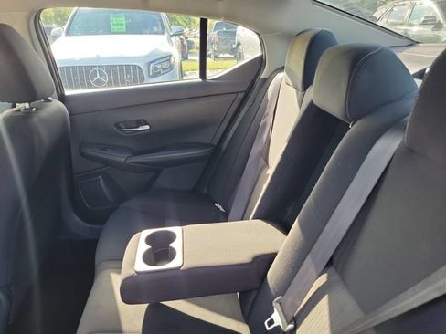 Used 2022 Nissan Sentra SV FWD image 11