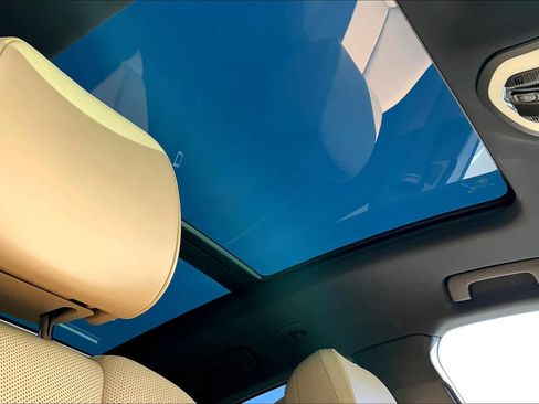 Used 2017 Porsche Macan image 12