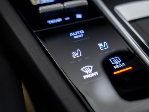 Certified 2023 Porsche Cayenne Turbo image 29