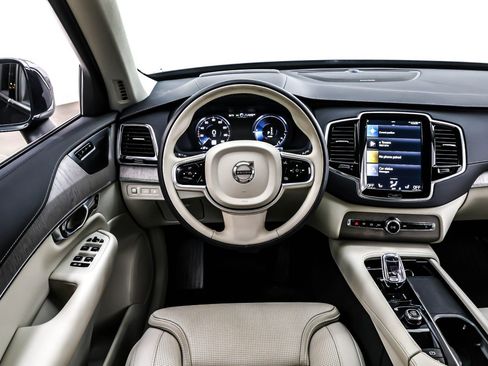 Used 2022 Volvo XC90 T8 Inscription w/ Advanced Package image 5