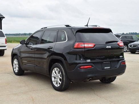 Used 2015 Jeep Cherokee Latitude w/ Cold Weather Group FWD image 5